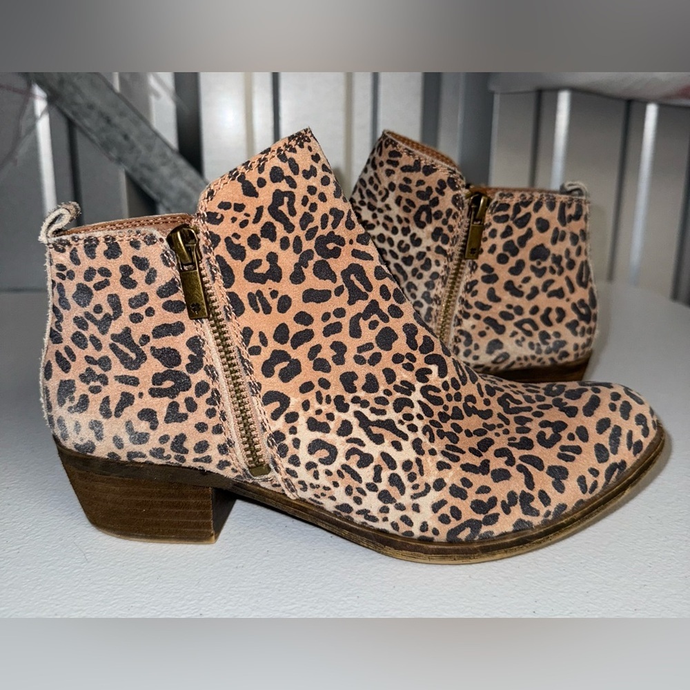 Lucky Brand Women's Basel bootie ankle boots in a leopard print suede size 7.5